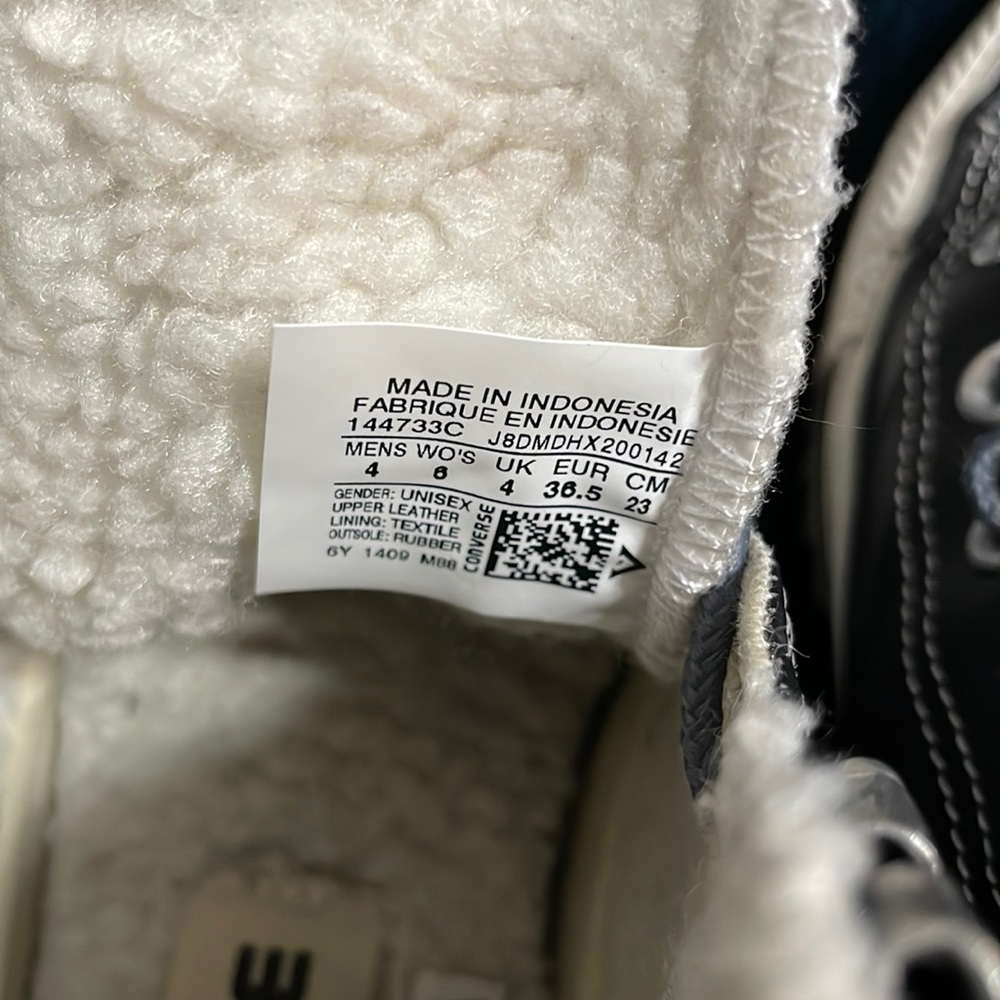 Black fur lined leather converse Size women 6